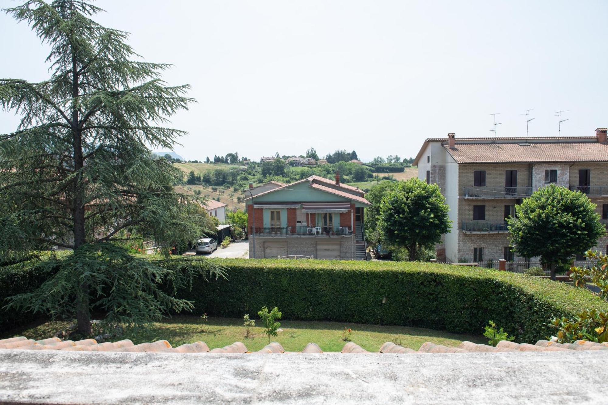 Dolce Alba Bed and Breakfast Montecastrilli Exteriör bild